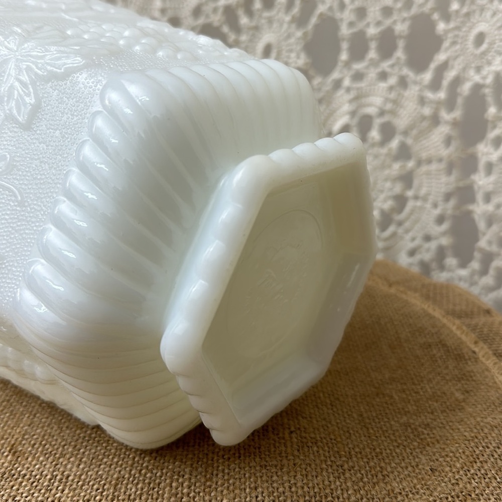 Hexagon Milk Glass Vintage Anchor Hocking Fire King Pedestal Vase Harvest Grape - Picture 6 of 9